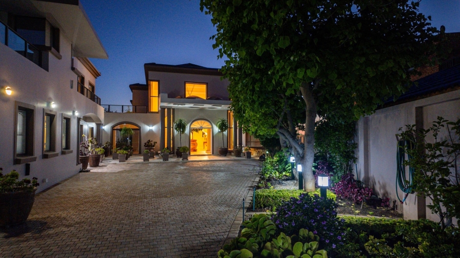 6 Bedroom Property for Sale in Myoli Beach Western Cape